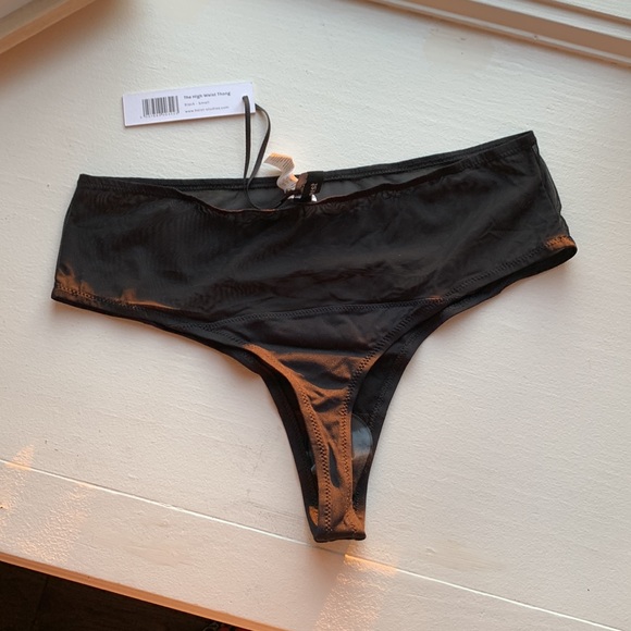 HEIST Bra & thong set - Picture 13 of 15